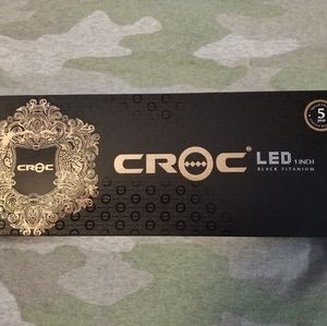New in Box Croc 1inch Flat Iron